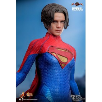 [PRE-ORDER] MMS715 DC The Flash Supergirl 1/6th Scale Collectible Figure